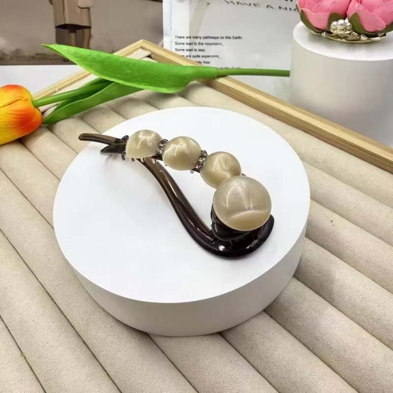 ✨ Elegant Pearl & Rhinestone Grab Clip