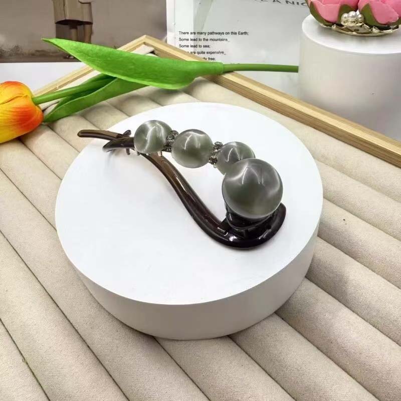 ✨ Elegant Pearl & Rhinestone Grab Clip
