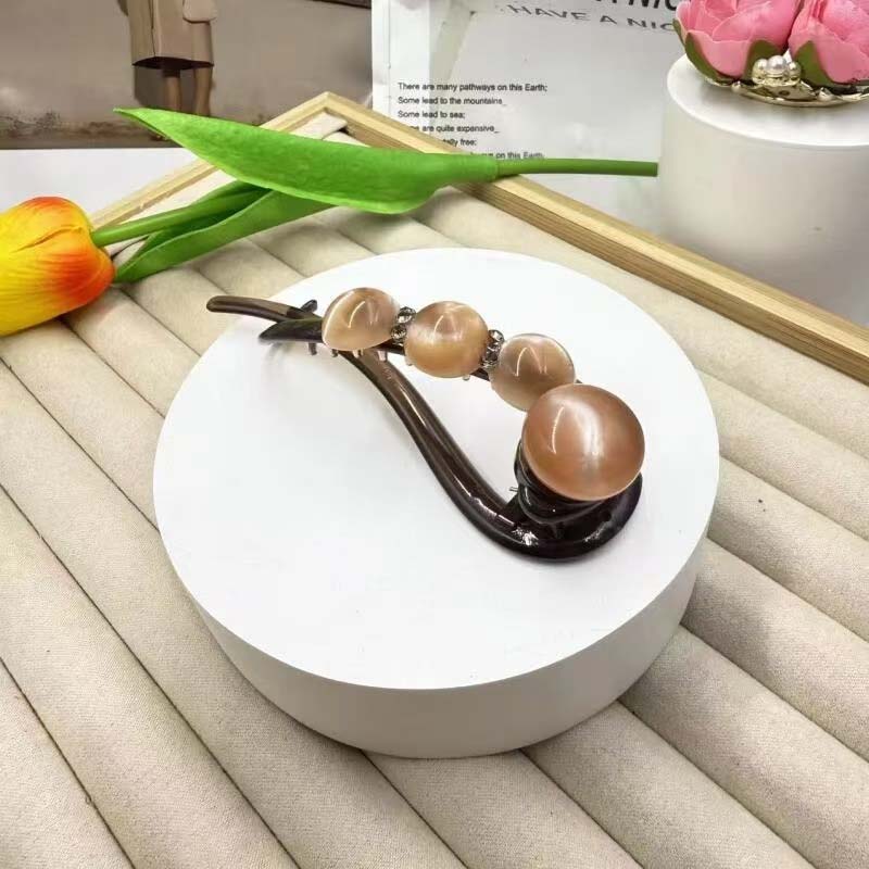 ✨ Elegant Pearl & Rhinestone Grab Clip